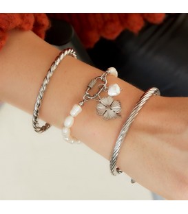 Armband met zoetwaterparels en goudkleurige ovale sluiting